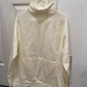Super Comfy Fabletics Cream sweatshirt